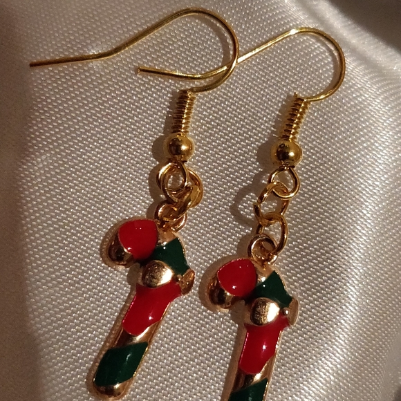 Beautiful Christmas Earrings dangle - Picture 4 of 9